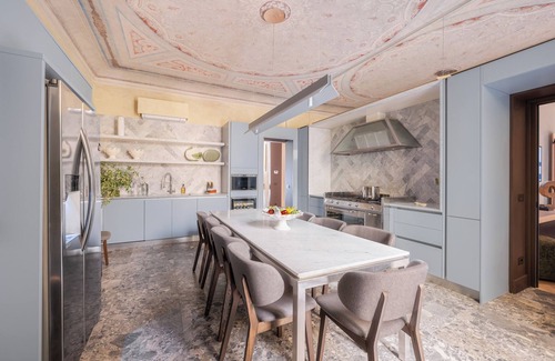Santa Croce Apartment | Iconic 4 Bedroom Palazzo for a true home from home experience