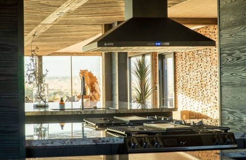 Yucca Valley House | Iconic 7,000sf Glass Villa + Soaking Pool
