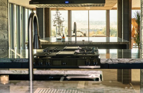 Yucca Valley House | Iconic 7,000sf Glass Villa + Soaking Pool