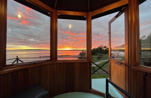 Adamsville House | Iconic Bristol Ferry Lighthouse