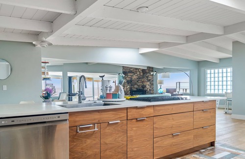 Cayucos House | Iconic Mid-Century Modern Beach House on the Pacific Ocean - Sleeps 10