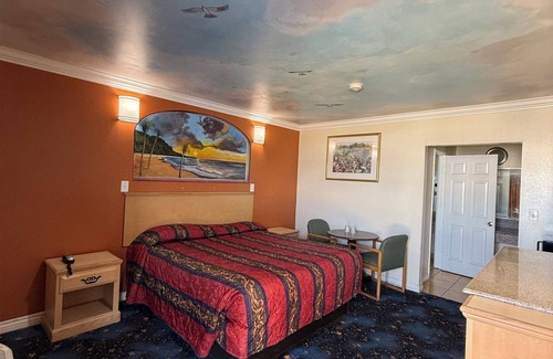 Southwest Anaheim Hotel | Iconic motel on Beach Boulevard only 5 mins from Knotts Berry Farm and Soak City