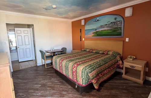 Southwest Anaheim Hotel | Iconic motel on Beach Boulevard only 5 mins from Knotts Berry Farm and Soak City