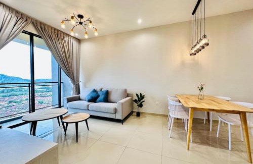 Kampung Sungai Nibong Apartment | Iconic Regency Seaview Homestay with Rooftop Pool