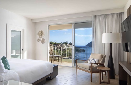 Lihue Hotel | Iconic Resort Stay Near Lihue's Breathtaking Trails | Outdoor Pool