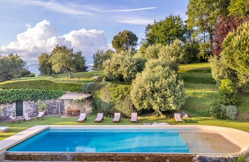Stabbiano Villa | Iconic Romantic Farmhouse with Pool in Lucca
