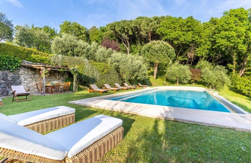Stabbiano Villa | Iconic Romantic Farmhouse with Pool in Lucca