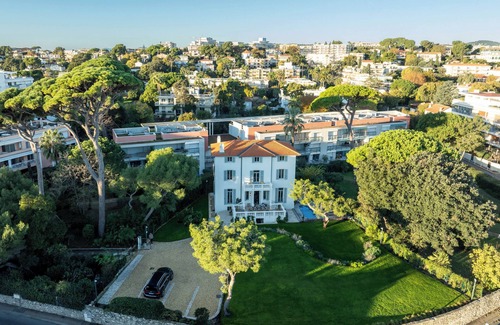 Cap-d'Antibes Villa | Iconic “Villa Illette” on the Cap d’Antibes, directly facing Plage du Ponteil