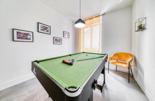 Saint-Etienne Apartment | IDÉAL Pro & Familles, Billard, Borne Arcade, Netflix et Disney Plus, Jeu Bonus OFFERT
