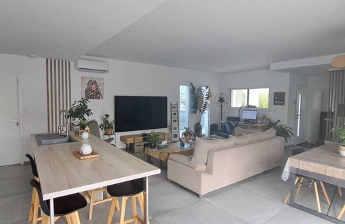 Calvisson Villa | Idéalement Située, Location Villa Moderne 6 Personnes Avec Piscine