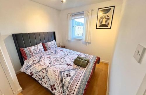 Glasgow House | Ideal 3 Bed Home In Glasgow City With Free Parking