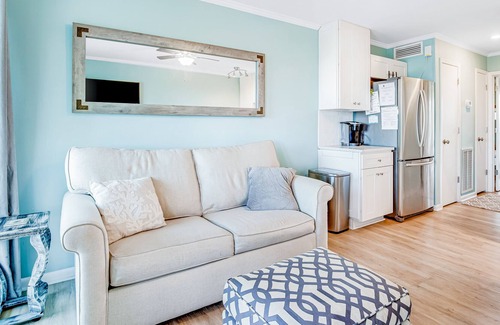 Isle of Palms Villa | Ideal Coastal Condo W/ Water Views, Private Balcony, Fast WiFi & Shared Pool!
