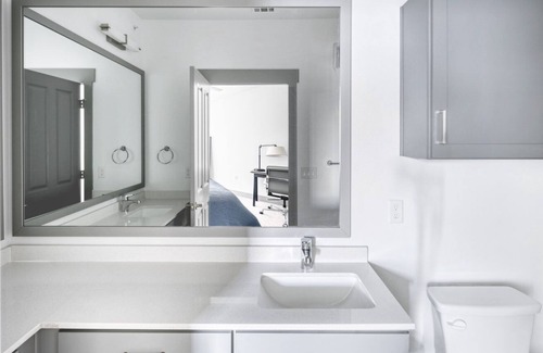 Govalle Apartment | Ideal East Austin 2BR w/ Pool, Gym & W/D, nr airport, by Blueground
