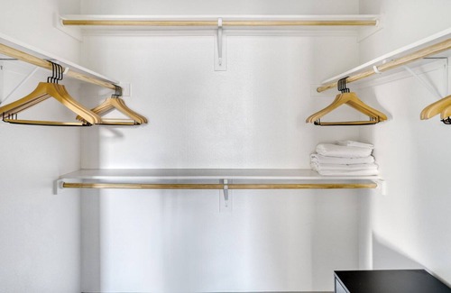 Govalle Apartment | Ideal East Austin 2BR w/ Pool, Gym & W/D, nr airport, by Blueground