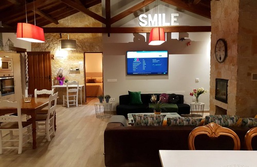 Segovia House | Ideal Familias 7 Dormitorios Jardin bbc Wifi 55 min de Madrid y 8 min de Segovia