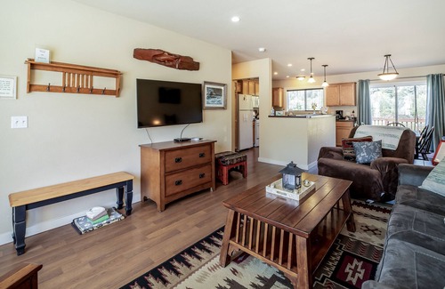 Orick House | Ideal Family Retreat Near the Coast & State Parks with Gas Grill, Deck, & WiFi