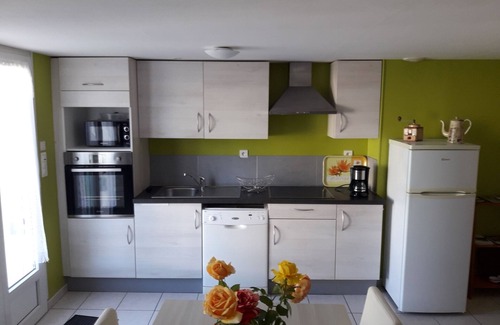 Saint-Hilaire-la-Palud Apartment | Ideal for relaxing, visiting the marshes, overlooking the pool, gardens, boating, cycling.