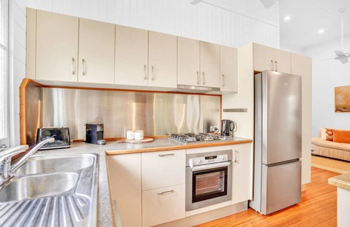 Parramatta Park House | Ideal for Families & Groups with Two Self-Contained Units