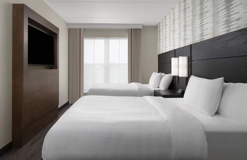 Isle of Palms Hotel | Ideal for Mayo Clinic Visitors: 3 Spacious Suites w/Kitchen and Pool Access