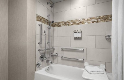 Isle of Palms Hotel | Ideal for Mayo Clinic Visitors: 3 Spacious Suites w/Kitchen and Pool Access