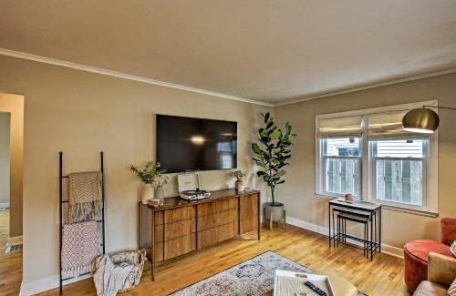 Allouez House | Ideal Green Bay Home Less Than 3 Mi to Lambeau Field!