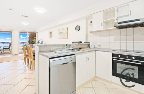 North Haven House | IDEAL LOCATION IN NORTH HAVEN. SUITABLE FOR FAMILIES. WATCH THE YACHTS