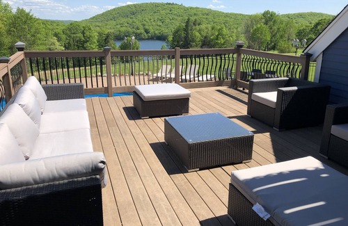 Bantam House | IDEAL LOCATION: Quiet 1-bedroom apartment, pool, garden, BBQ, lake view, hiking