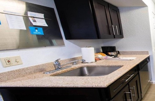 El Segundo House | Ideal Location 5 Miles from SoFi Stadium !