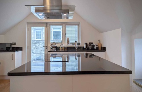 Looe Condo | Ideal location for beaches, walking, spectacular views & minutes from town