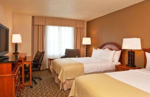 College Park Hotel | Ideal Mix of Comfort and Value! 3 Comfortable Units, Pet-Friendly, w/Pool