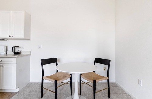 South San Jose Apartment | Ideal San Jose 1BR w/ Gym, Pool, W/D, near highways + VTA, by Blueground