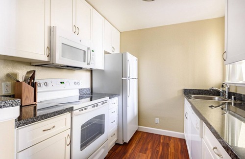 San Jose Apartment | Ideal Santa Clara 1BR w/Pool in Tech Hub, nr Dining, by Blueground