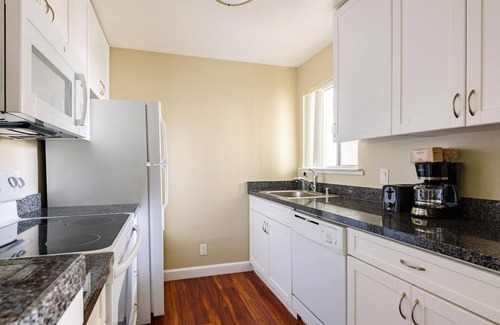 San Jose Apartment | Ideal Santa Clara 1BR w/Pool in Tech Hub, nr Dining, by Blueground