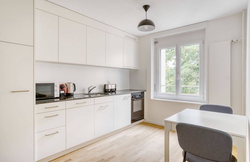 Werd Apartment | Ideal Wiedikon 3.5 Room w/Storage, 1 min to Market, by Blueground