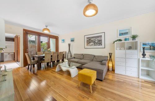 Ultimo House | Ideally located 3 BR with Parking & Central & Darling Harbour-10 mins walk