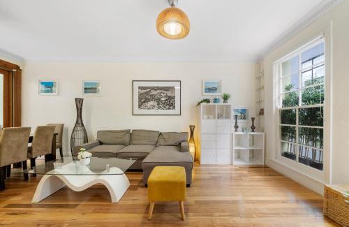 Ultimo House | Ideally located 3 BR with Parking & Central & Darling Harbour-10 mins walk