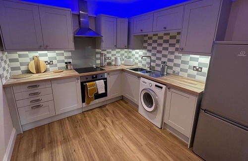 Salisbury Apartment | Ideally located stylish 1 bedroom apartment - Salisbury City Centre.