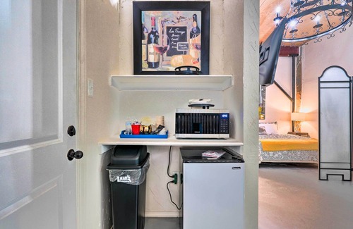 Western Division Apartment | Ideally Located Vacation Rental Studio in Laredo!