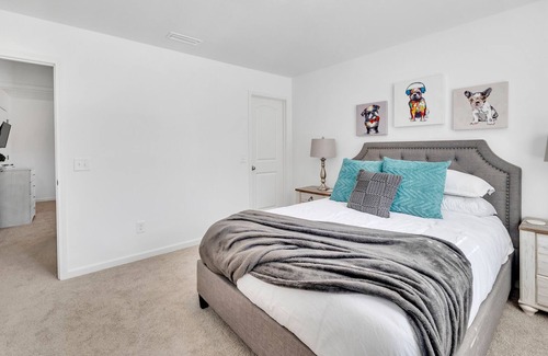 Charlotte House | Idlewild South Spacious~ 4BR + 6 Min drive Uptown