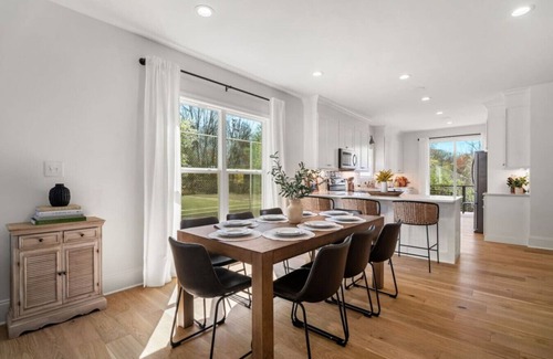 Ashley Oaks House | Idlewood Suites ~ 3-Story West Knoxville Suite #1