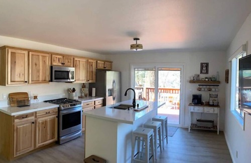 Idyllwild House | Idy Hus. Updated cabin near Idyllwild Arts and Town