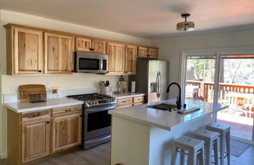 Idyllwild House | Idy Hus. Updated cabin near Idyllwild Arts and Town