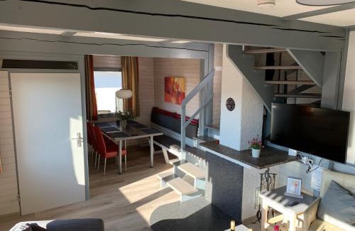 Reimboldshausen House | Idylle Seepark - Haus mit Pool und Fasssauna