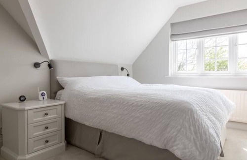 New Forest District Cottage | Idyllic 4 bedroom cottage in Brockenhurst w direct forest access