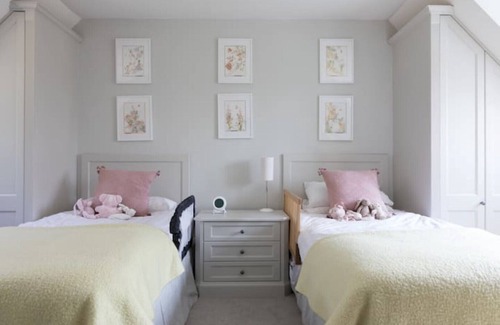 New Forest District Cottage | Idyllic 4 bedroom cottage in Brockenhurst w direct forest access