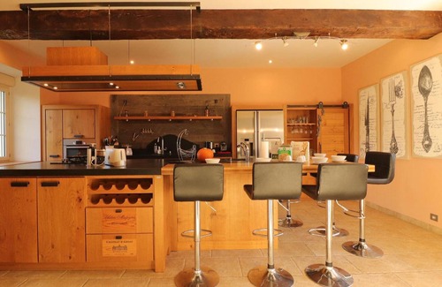 Le Pin-la-Garenne Cottage | Idyllic Country Home: Spa, Garden & Family-Friendly Amenities in Le Perche