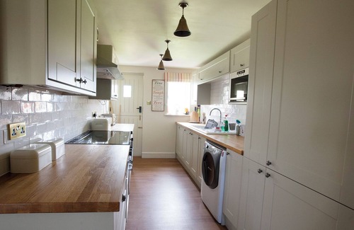 Skipton House | Idyllic country detached cottage sleeping 8 guests with access to an award winning wellbeing resort