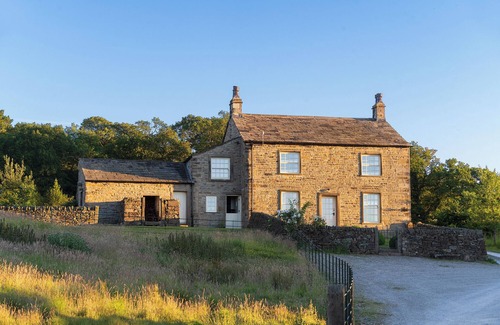 Skipton House | Idyllic country detached cottage sleeping 8 guests with access to an award winning wellbeing resort