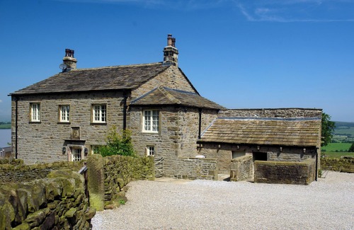 Skipton House | Idyllic country detached cottage sleeping 8 guests with access to an award winning wellbeing resort