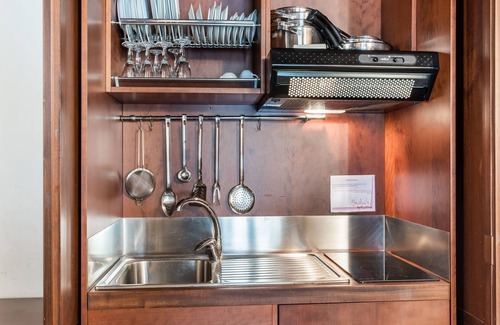 Carlentini House | Idyllic Escape with Tennis